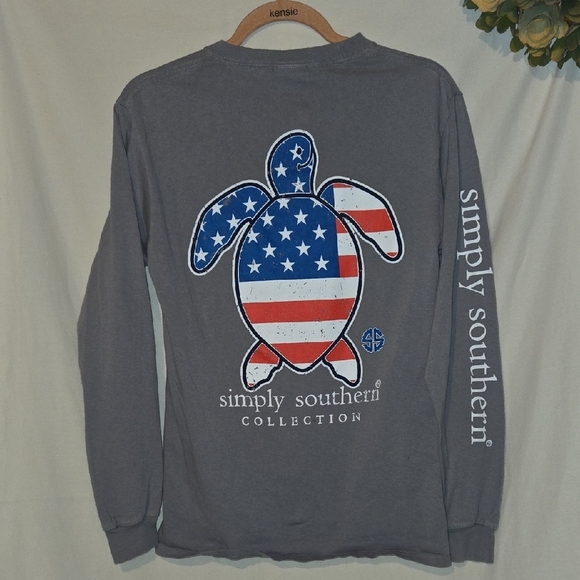 Simply Southern Small Gray Shirt with Patriotic Turtle And Long Sleeves - Picture 1 of 6
